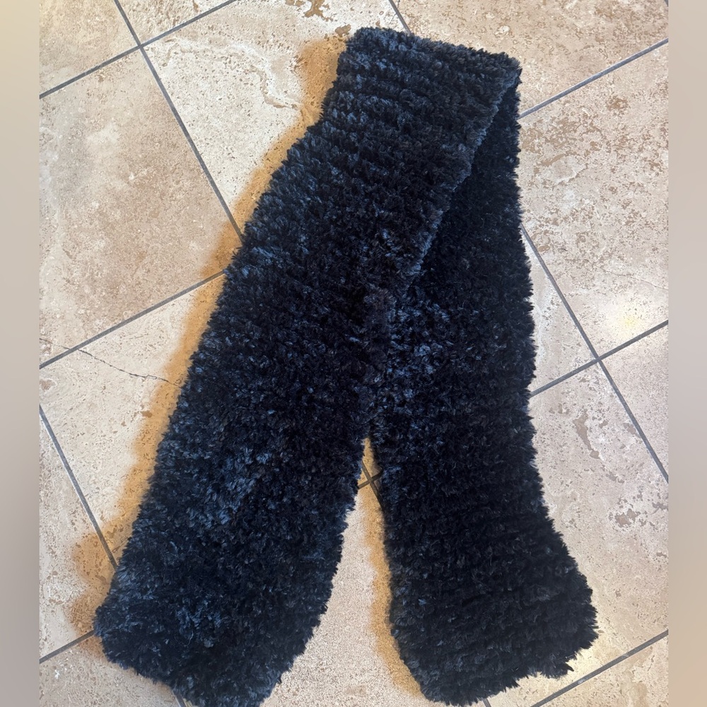 NEW Faux Fur Handknit Scarf